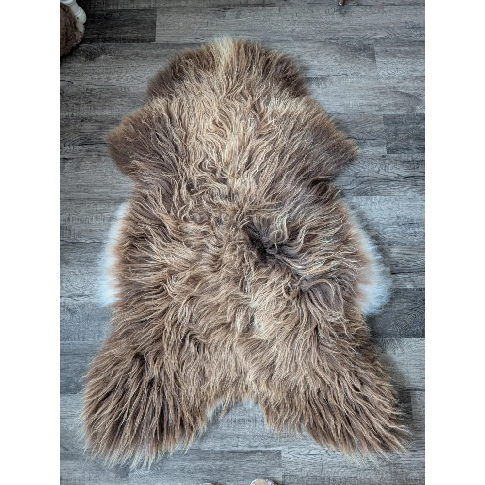AN30❤️56" x 33" Massive Bronze Icelandic Sheepskin