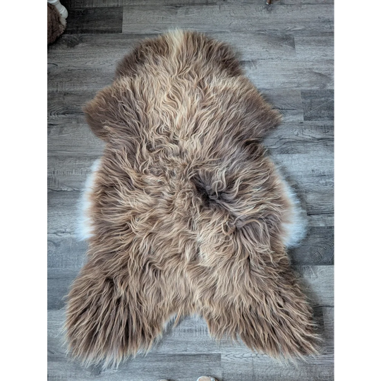 AN30❤️56" x 33" Massive Bronze Icelandic Sheepskin
