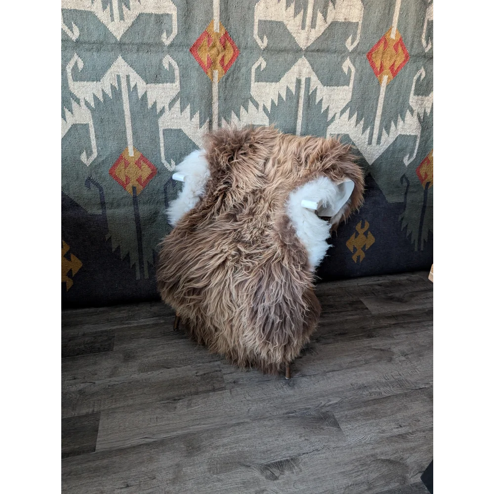 AN30❤️56" x 33" Massive Bronze Icelandic Sheepskin