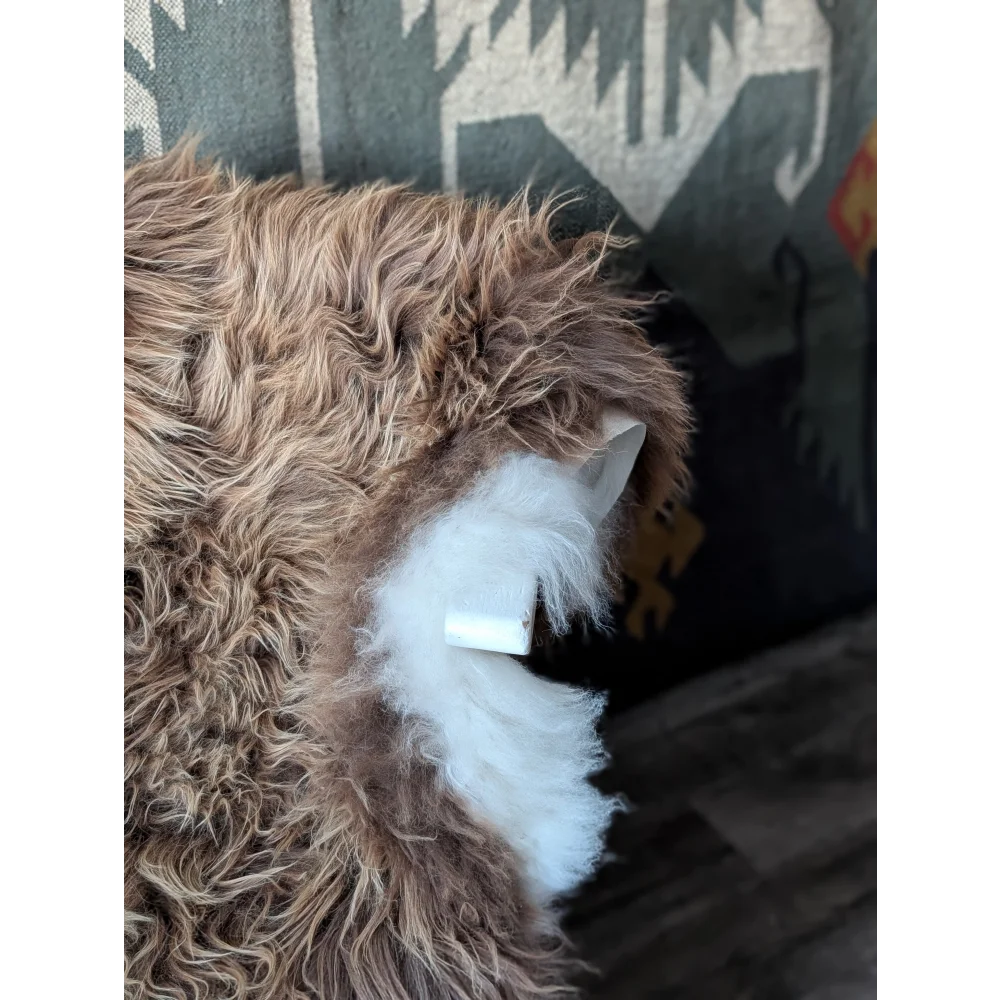 AN30❤️56" x 33" Massive Bronze Icelandic Sheepskin