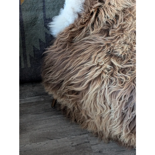 AN30❤️56" x 33" Massive Bronze Icelandic Sheepskin