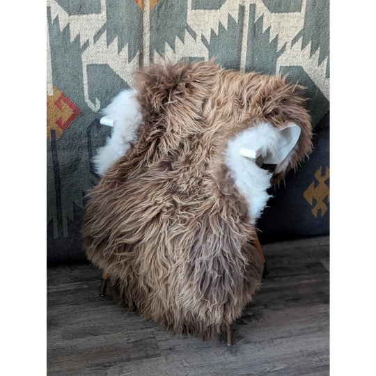 AN30❤️56" x 33" Massive Bronze Icelandic Sheepskin