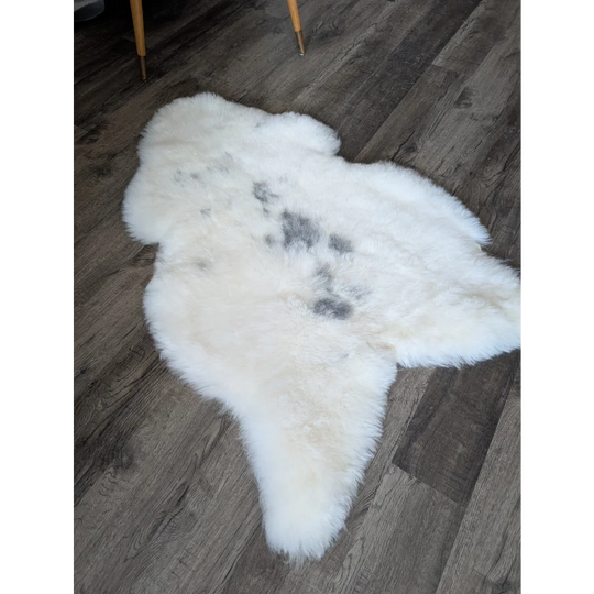 Soft Icelandic sheepskin rug AN53 49x33in on dark wood floor