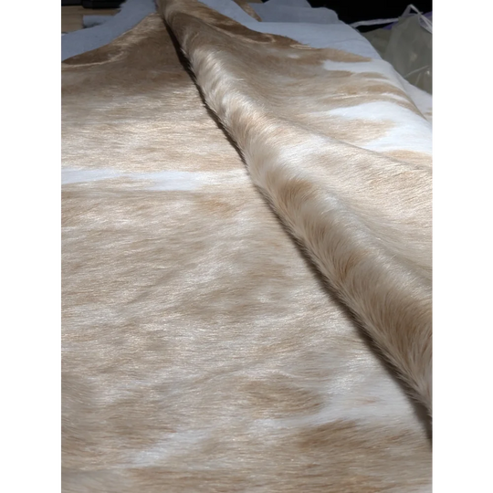 Extra large cowhide rug in beige and white, 88x63 inches with beautiful rugs aura