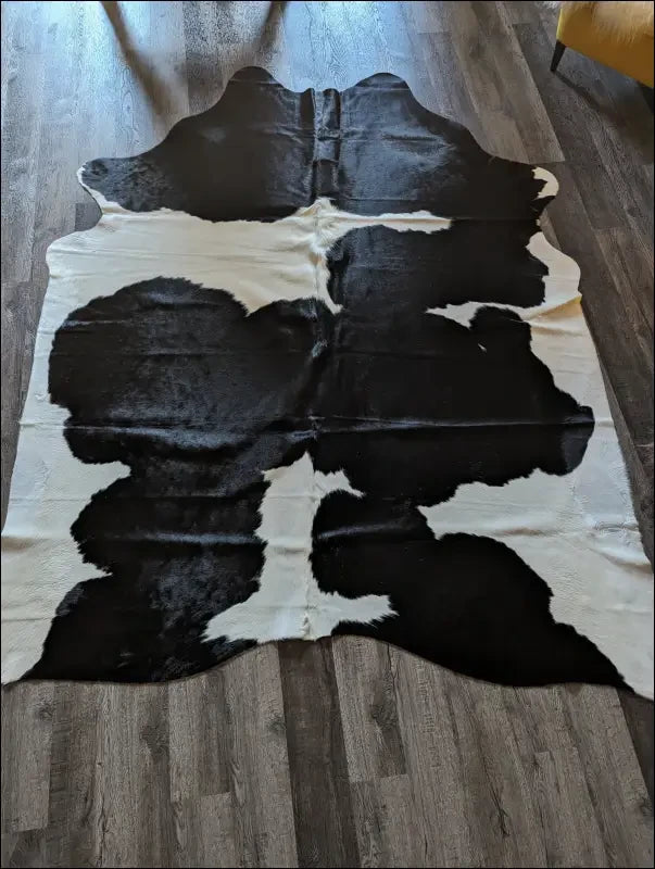 Black&white327❤️ STUNNING 100’ x 84’ cowhide rug - rug