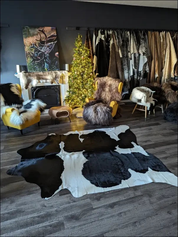 Black&white327❤️ STUNNING 100’ x 84’ cowhide rug - rug