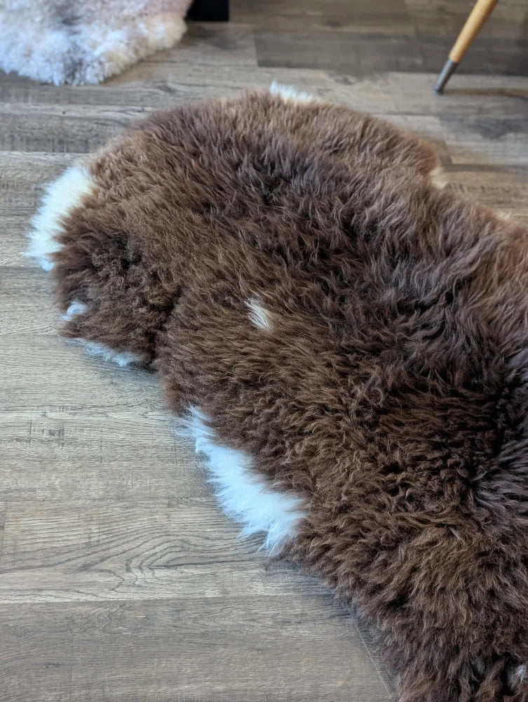 Brit14 54 x 31 brown and white british isles sheepskin rug with plush curly texture perfect for cozy spaces