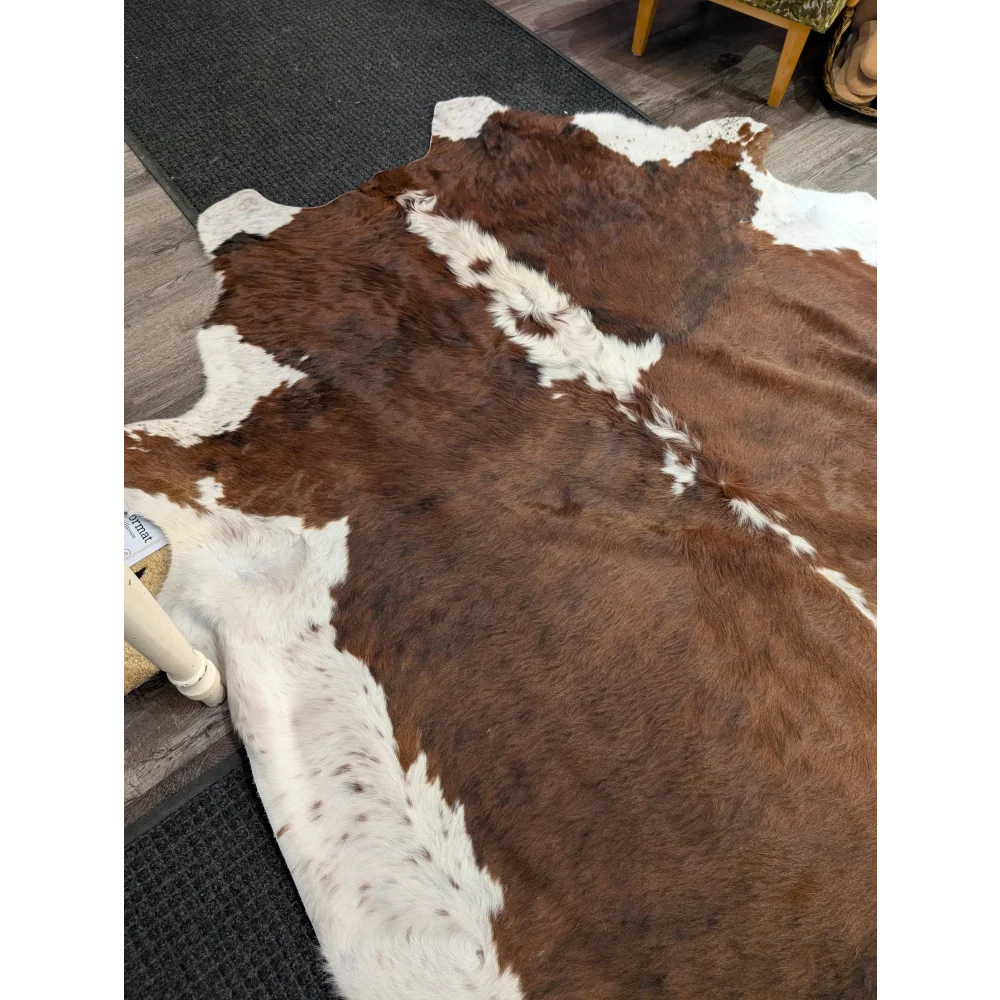 Gorgeous extra large cowhide rug in brown white patches, soft underfoot