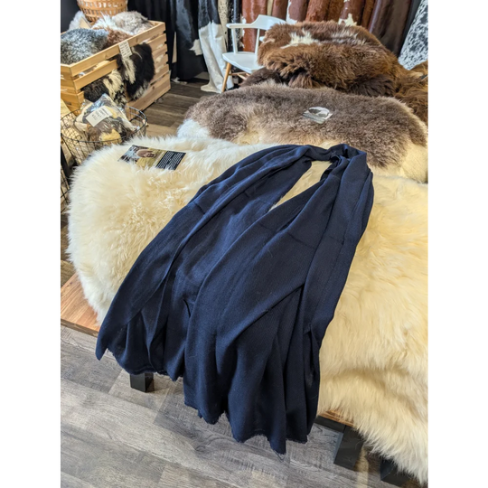 Soft navy blue cashmere scarf with wool texture and classic design