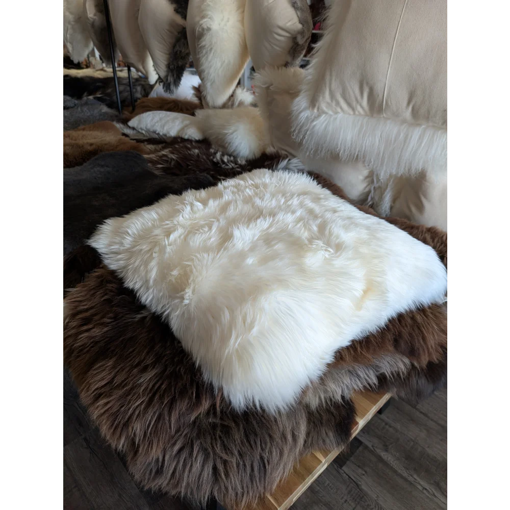Comfy sheepskin pet bed with Canadian sheep’s wool and plush white fur throw
