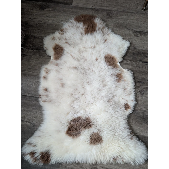 42x25 fluffy cloud Oeko-Tex sheepskin rug with white brown spots