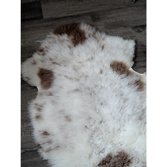 Fluffy cloud like Oeko Tex sheepskin rug 42x25 CSA15 tan patches