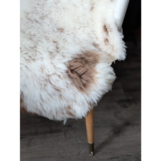 Fluffy cloud sheepskin CSA15 chair with oeko tex white plush and brass leg