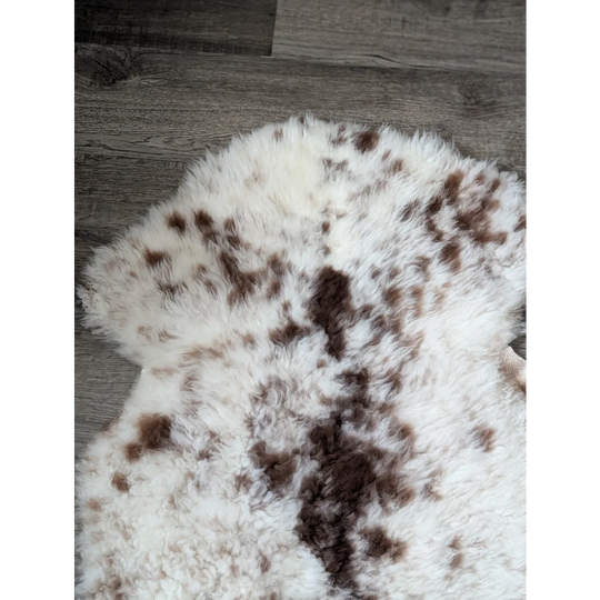 41x25 fluffy cloud Oeko Tex sheepskin rug with white brown spots