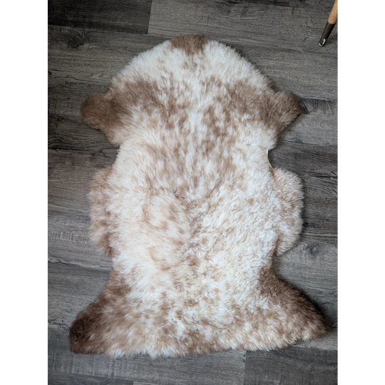 38x24 fluffy cloud Oeko-Tex sheepskin rug with soft white tan fur