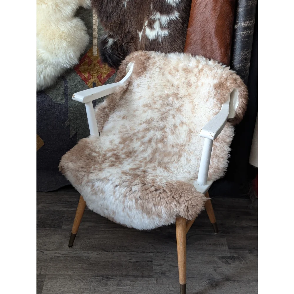 Cozy 38x24 fluffy cloud sheepskin chair with Oeko-Tex rugs