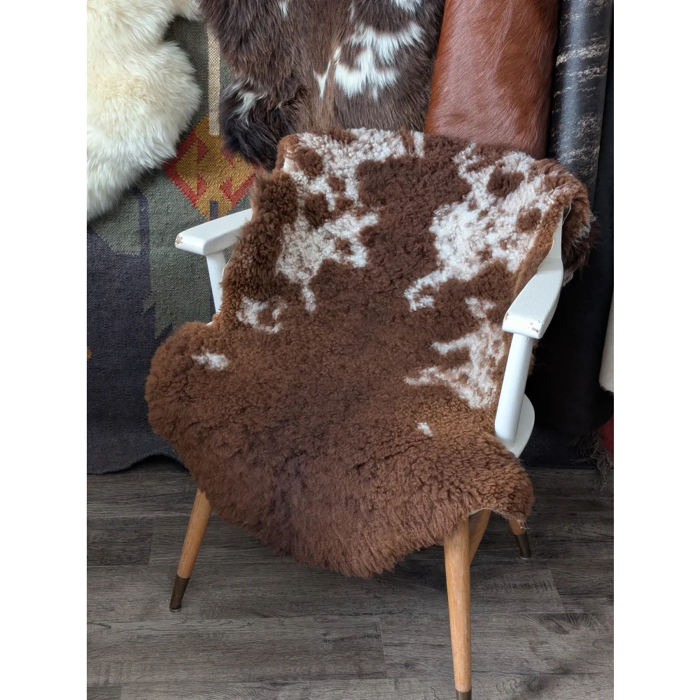 Fluffy cloud sheepskin throw CSA6 37x25 on white chair