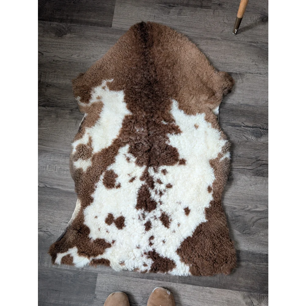 CSB12 43" x 27" Fluffy Cloud Like Sheepskin Grade B