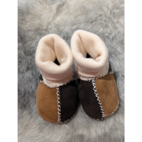 Fabulous sheepskin baby booties with two-tone suede and stretchy fabric cuffs
