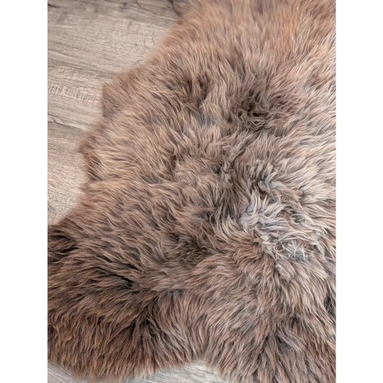 DE13❤️46" x 26" Gorgeous Fluffy British Sheepskin