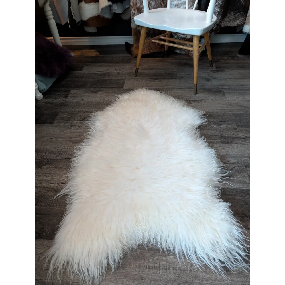 DE35❤️52" x 32" Natural White Icelandic Sheepskin