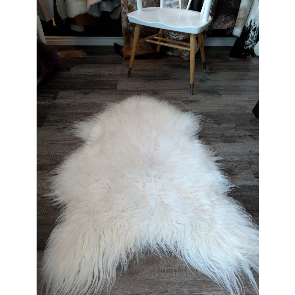 DE39❤️53" x 34" Natural White Icelandic Sheepskin