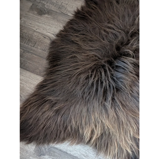 DE47❤️61" x 34" Gorgeous Massive Bronze Icelandic Sheepskin
