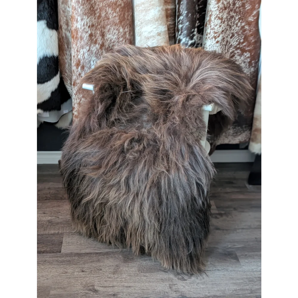DE47❤️61" x 34" Gorgeous Massive Bronze Icelandic Sheepskin