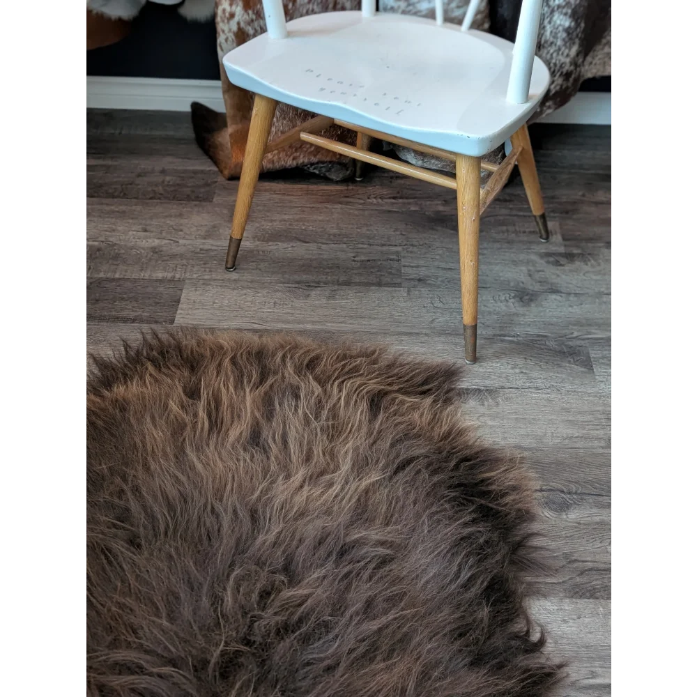 DE47❤️61" x 34" Gorgeous Massive Bronze Icelandic Sheepskin