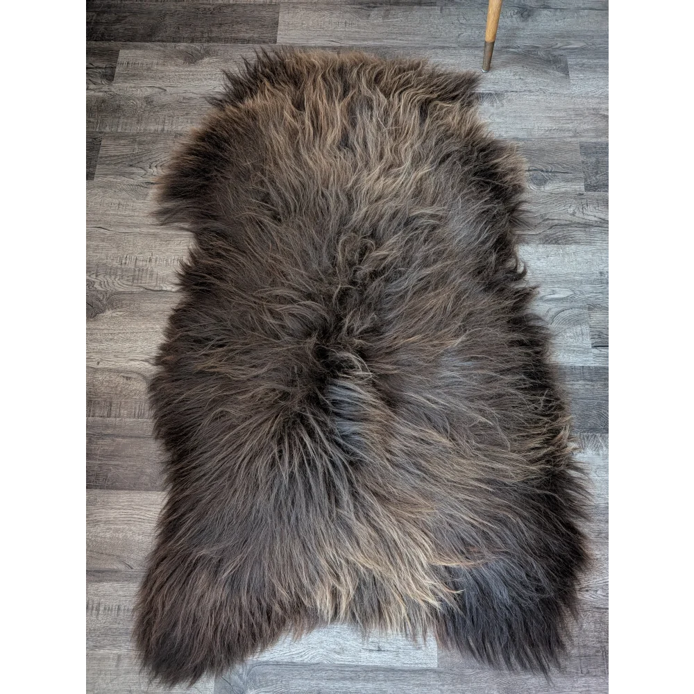 DE47❤️61" x 34" Gorgeous Massive Bronze Icelandic Sheepskin