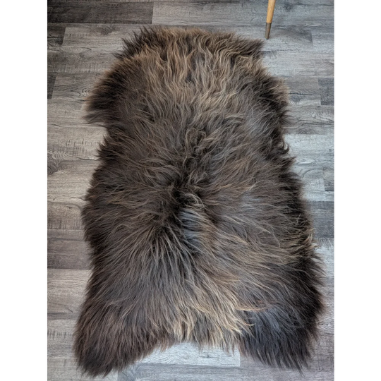 DE47❤️61" x 34" Gorgeous Massive Bronze Icelandic Sheepskin
