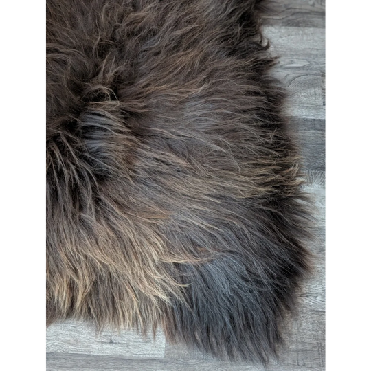 DE47❤️61" x 34" Gorgeous Massive Bronze Icelandic Sheepskin