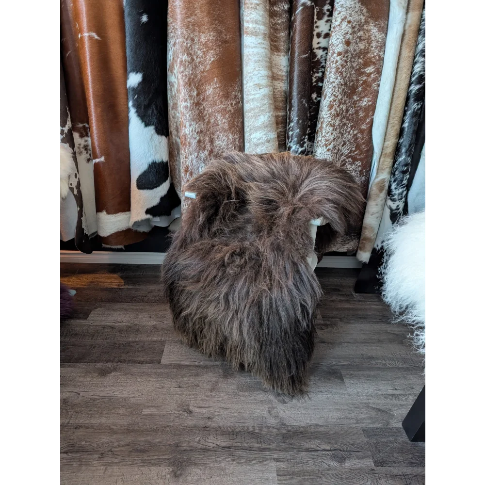 DE47❤️61" x 34" Gorgeous Massive Bronze Icelandic Sheepskin