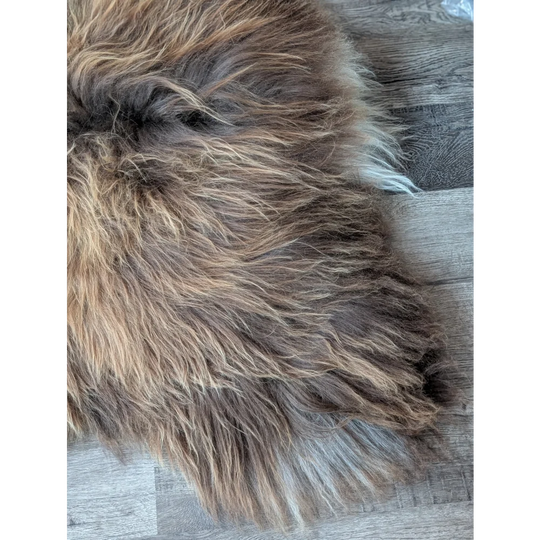 DE50❤️60" x 38" Gorgeous Massive Bronze Icelandic Sheepskin