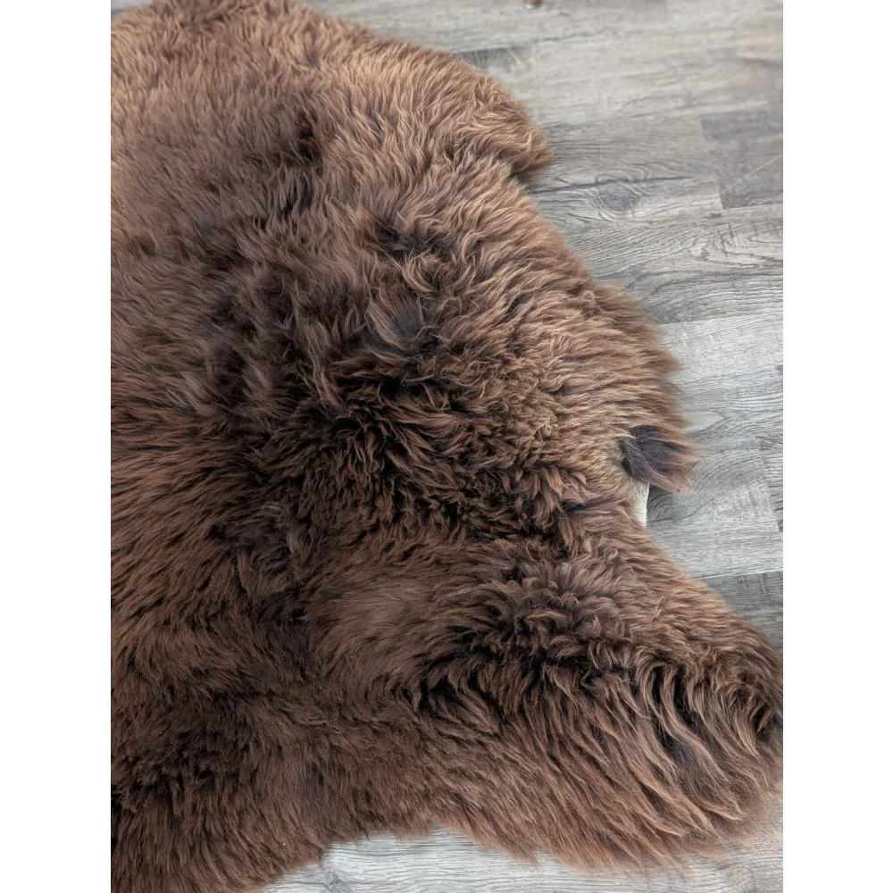 Rare British sheepskin rug, 48x32 fluffy and shaggy