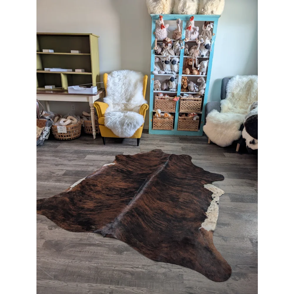 Brown and white large cowhide rug es01 with natural irregular edges perfect for beautiful rugs and decor