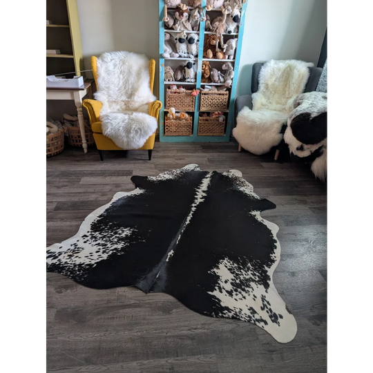 Es03 large cowhide rug in black and white with natural irregular patterns perfect for beautiful rugs collections