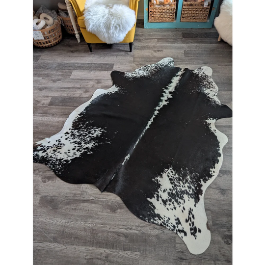 Large black and white cowhide rug es03 with natural irregular edges perfect for beautiful rugs collections