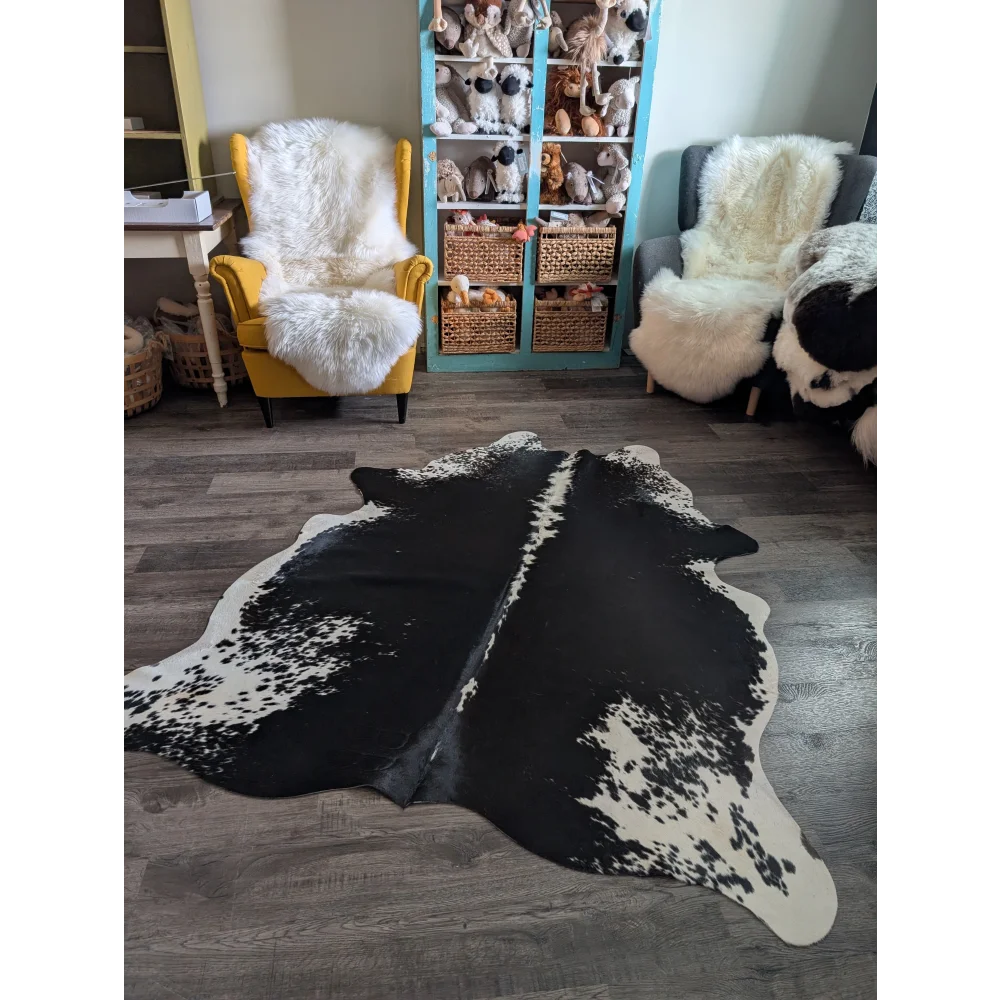 Es03 large cowhide rug in black and white with natural irregular patterns perfect for beautiful rugs collection
