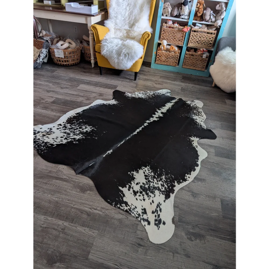 Large black and white cowhide rug es03 with natural irregular edges perfect for beautiful rugs collection