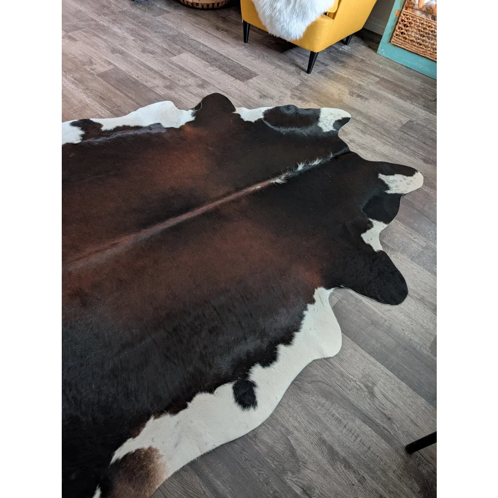 Large brown and white cowhide rug es04 with natural fur texture perfect for beautiful rugs and home decor