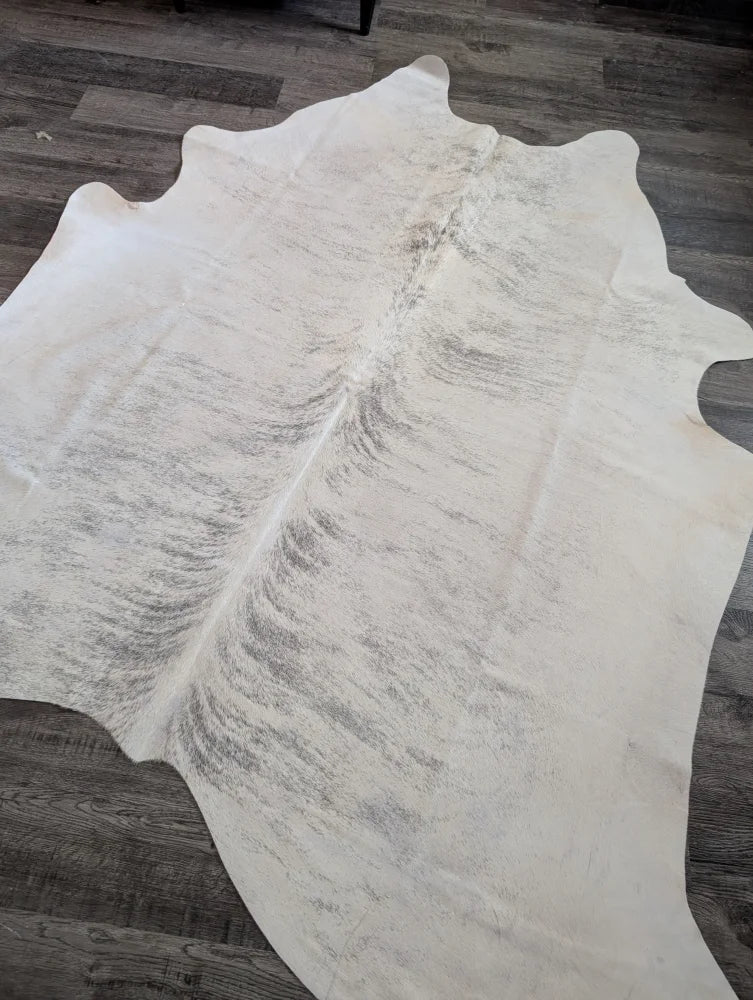 Es11 large cowhide rug with natural white color and subtle grayish markings perfect for beautiful rugs collection