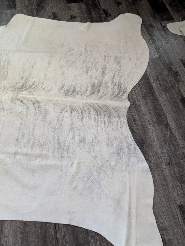Cream-colored large cowhide rug es11 with natural dark gray and white textured markings perfect for beautiful rugs