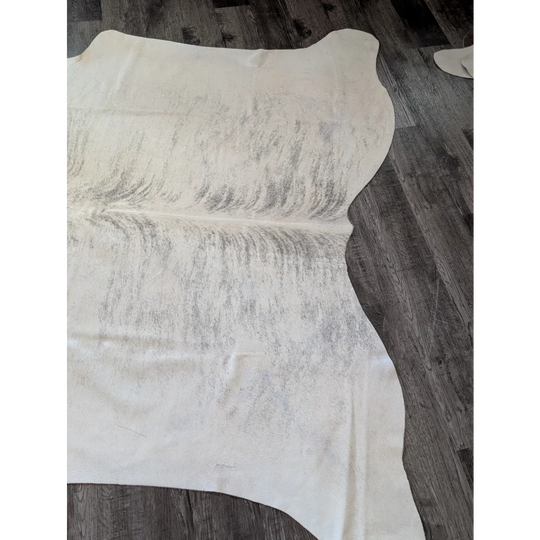 Cream-colored large cowhide rug es11 with natural dark gray and white textured markings perfect for beautiful rugs
