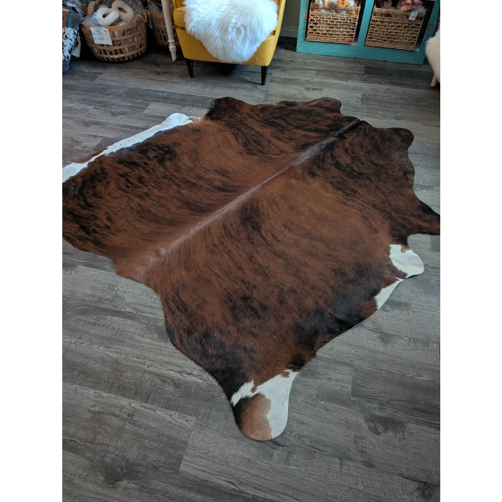 Large brown and white cowhide rug es19 with natural irregular edges perfect for beautiful rugs and decor