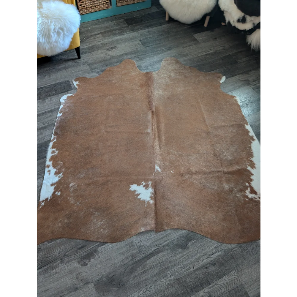 Brown and white large cowhide rug es21 with natural irregular edges perfect for beautiful rugs decor