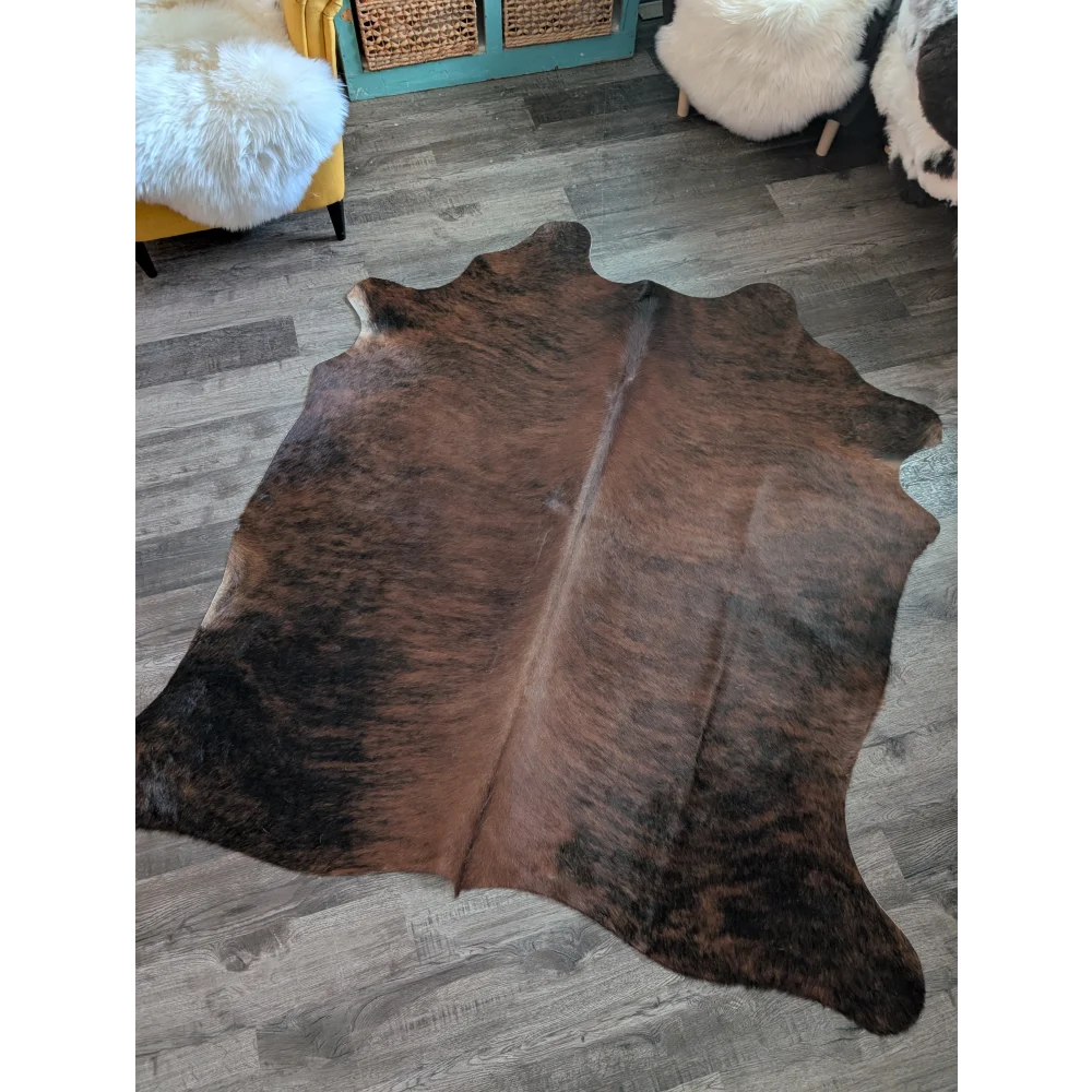 Large brown and black cowhide rug es22 with natural irregular edges perfect for beautiful rugs collections