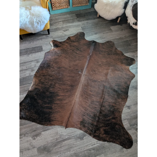 Large brown and black cowhide rug es22 with natural irregular edges perfect for beautiful rugs collections