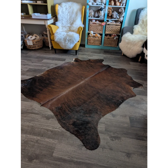 Large cowhide rug es22 with brown and black natural irregular edges perfect for beautiful rugs collection