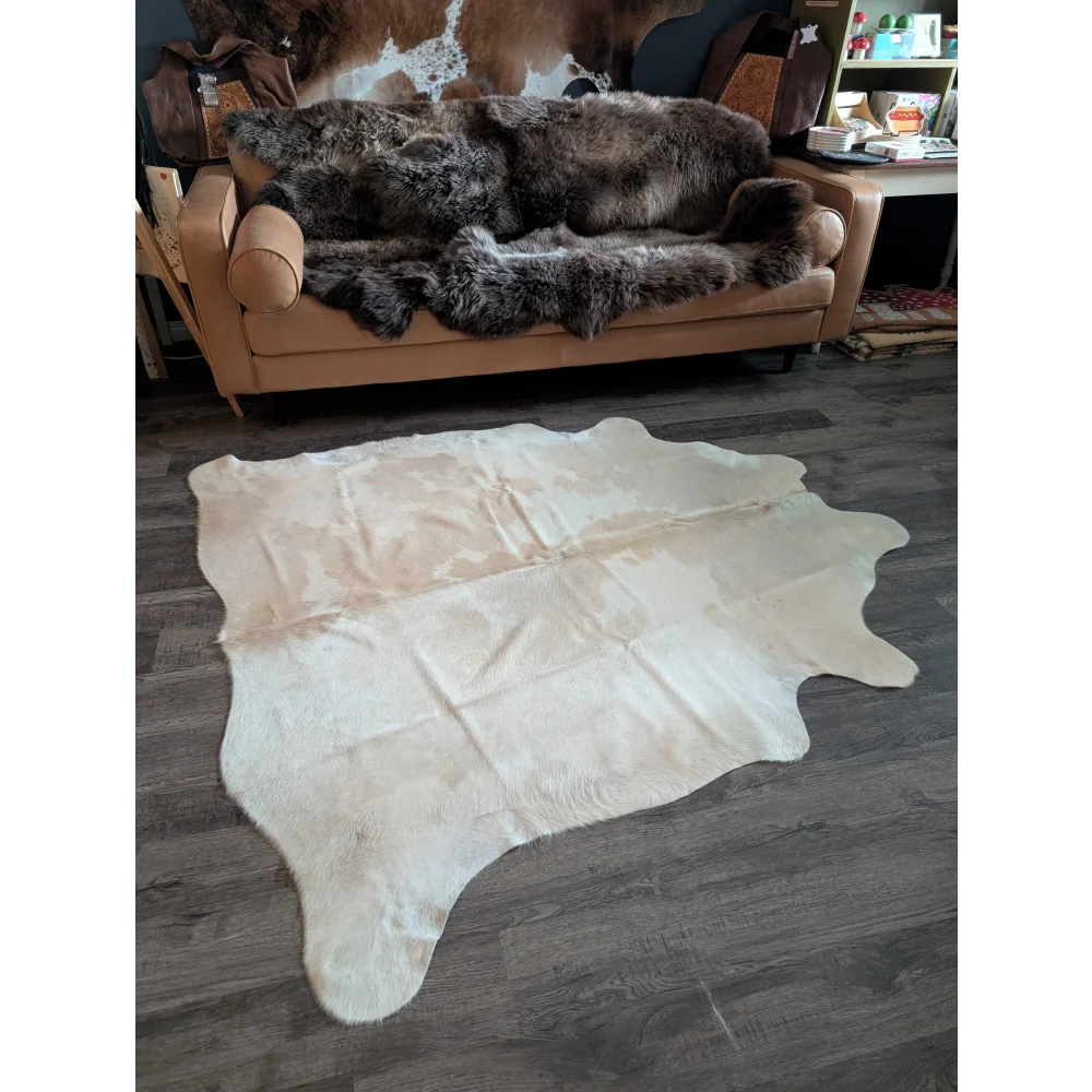 Natural toned large cowhide rug es703 with soft textured surface and irregular edges perfect for beautiful rugs